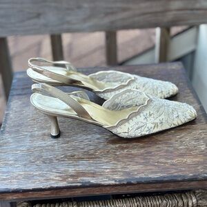 Stuart Weitzman Gold Lace Slingback Kitten Heels – Fits 8–8.5 (See Measurements)